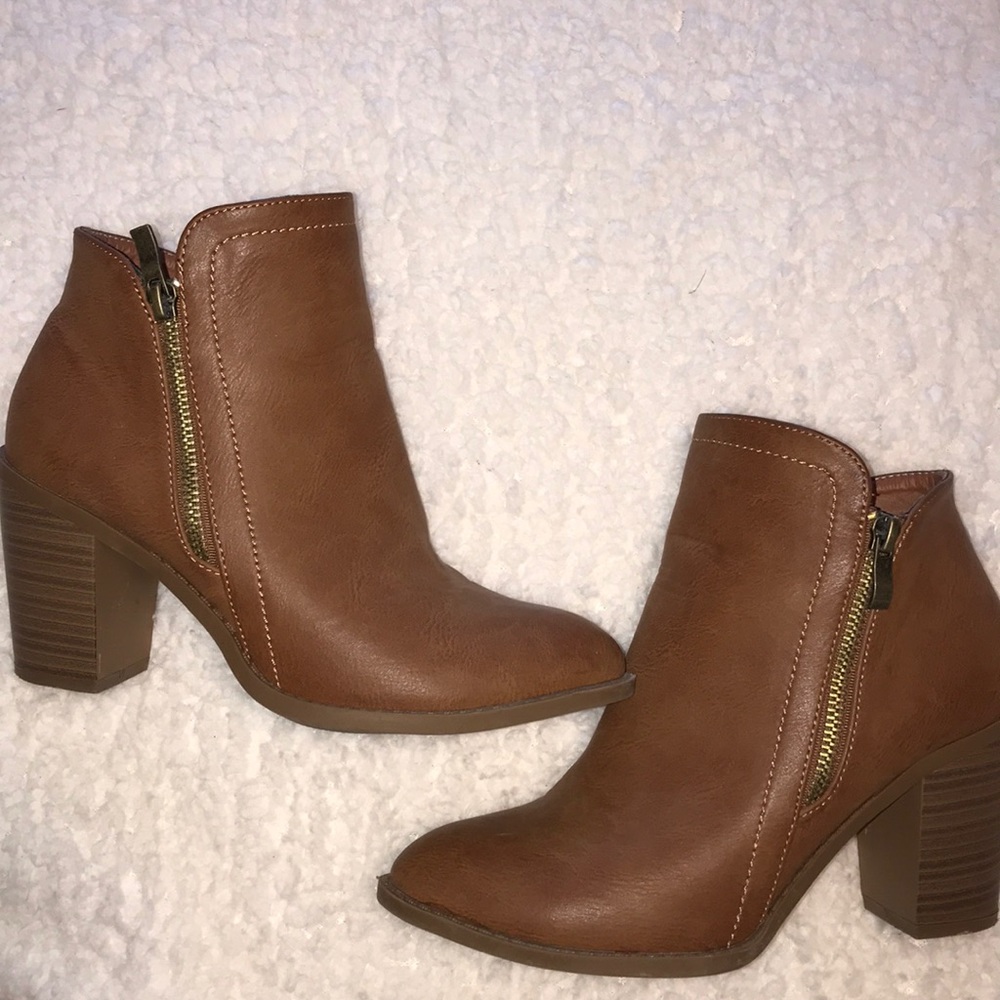 SUPER CUTE Zip Up Healed Booties🤩